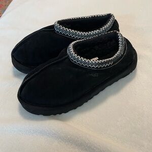 UGG Black Slippers with Knit Detail